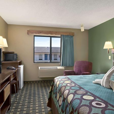 ซูเปอร์ 8 บาย วินด์แฮม รัสเซลล์วิลล์ Hotel ภายนอก รูปภาพ