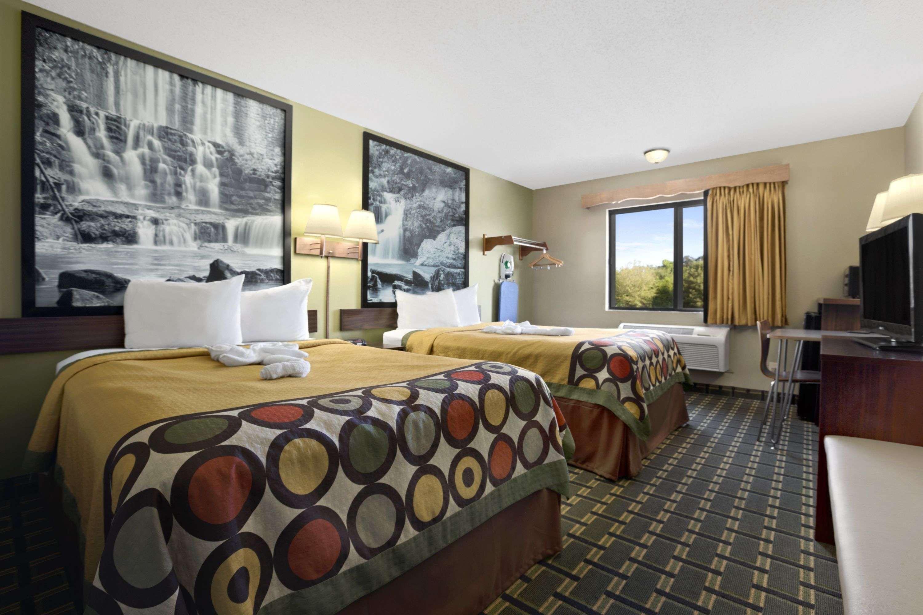 ซูเปอร์ 8 บาย วินด์แฮม รัสเซลล์วิลล์ Hotel ภายนอก รูปภาพ