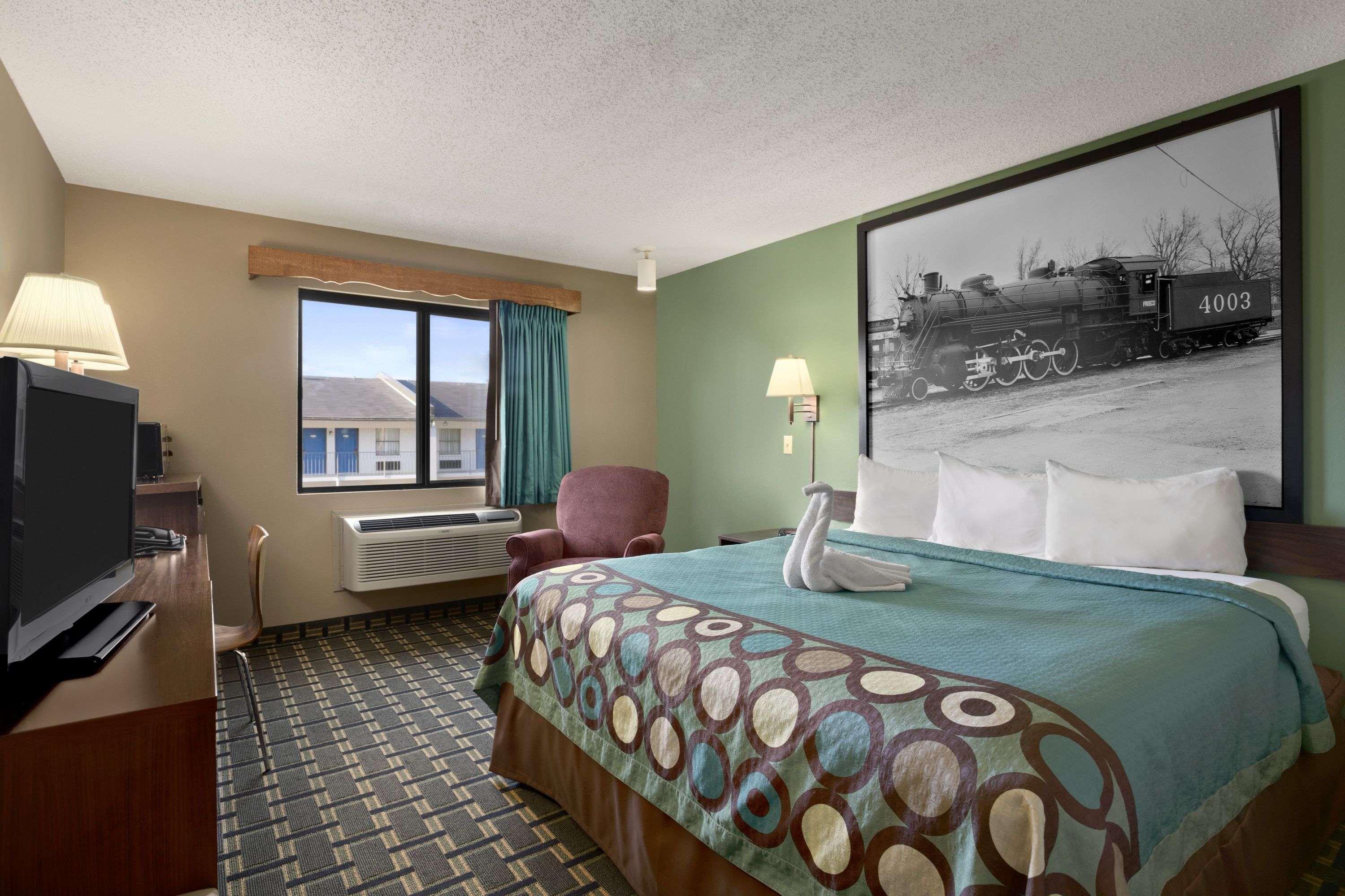 ซูเปอร์ 8 บาย วินด์แฮม รัสเซลล์วิลล์ Hotel ภายนอก รูปภาพ