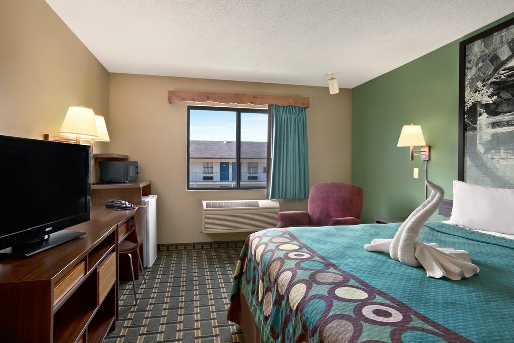 ซูเปอร์ 8 บาย วินด์แฮม รัสเซลล์วิลล์ Hotel ภายนอก รูปภาพ