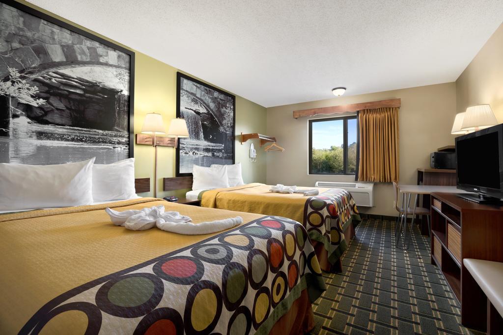 ซูเปอร์ 8 บาย วินด์แฮม รัสเซลล์วิลล์ Hotel ภายนอก รูปภาพ