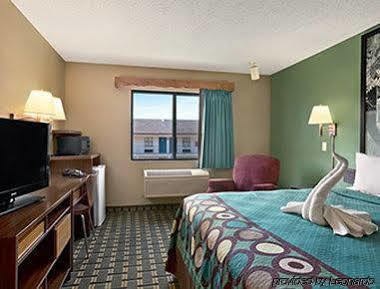 ซูเปอร์ 8 บาย วินด์แฮม รัสเซลล์วิลล์ Hotel ภายนอก รูปภาพ