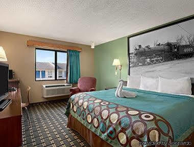 ซูเปอร์ 8 บาย วินด์แฮม รัสเซลล์วิลล์ Hotel ภายนอก รูปภาพ